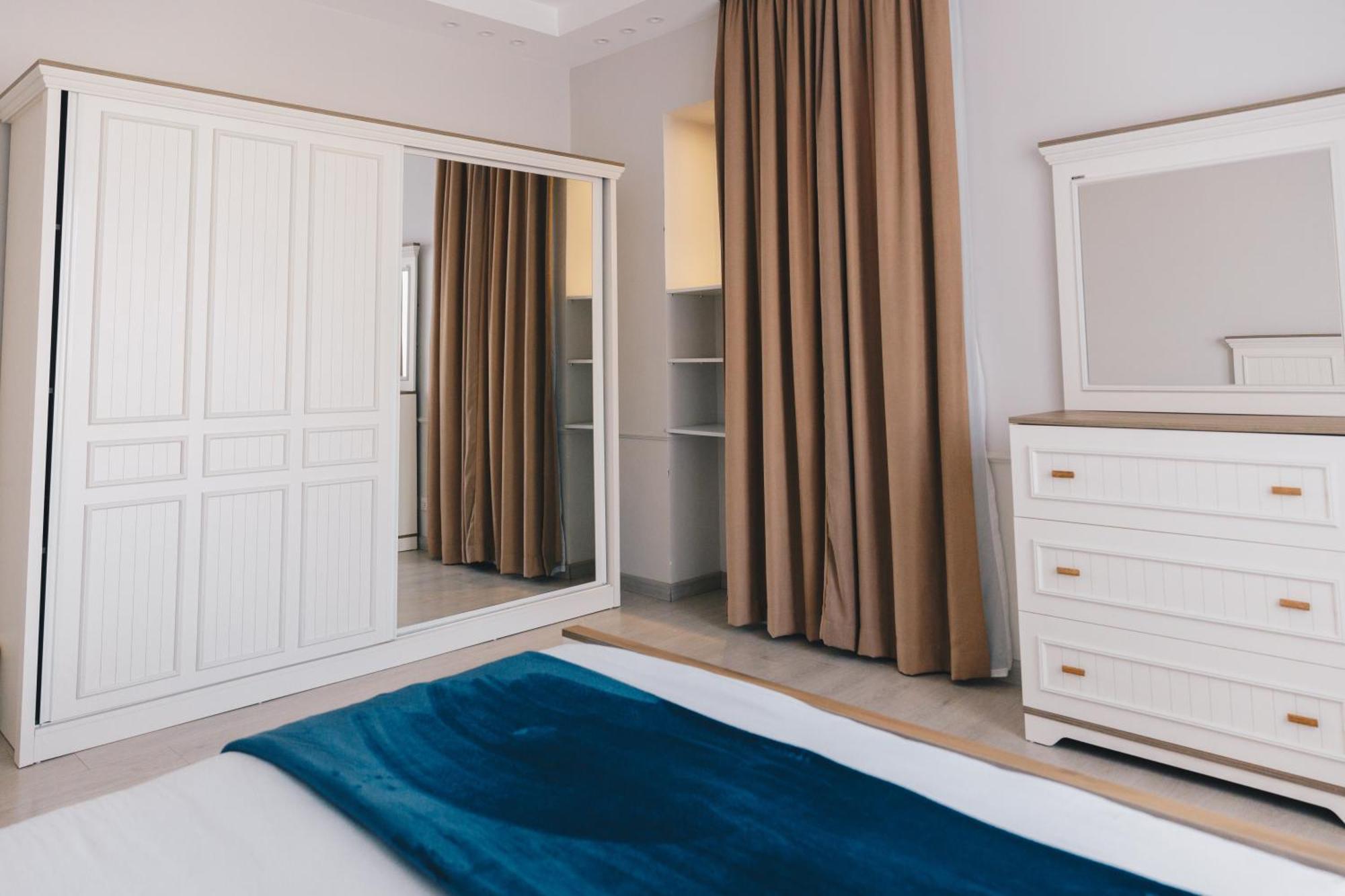 The Suites Near Auc By Elegant Cairo Exterior photo
