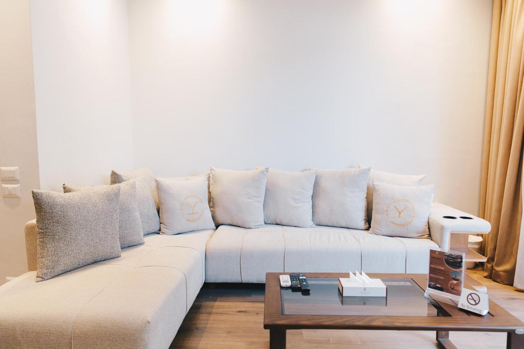 The Suites Near Auc By Elegant Cairo Exterior photo